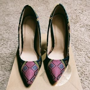 Black shoes with color design aize 6